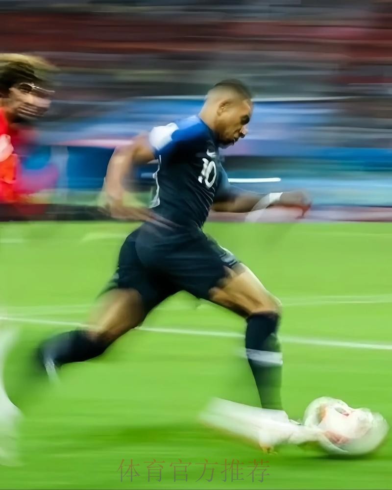 姆巴佩-应该关注亚马尔场上表现 18岁谁都会犯错